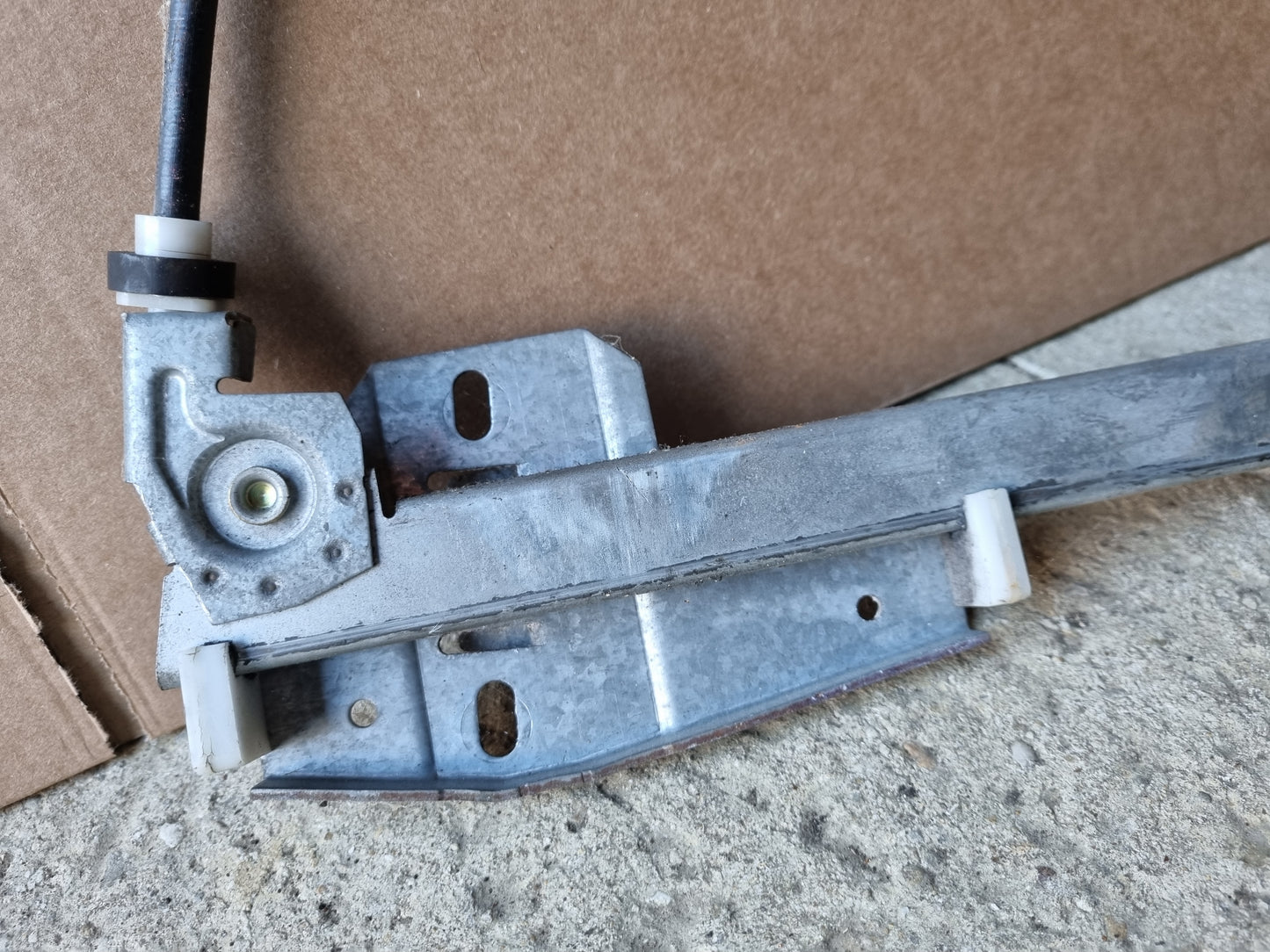 Genuine VW Early T4 Van FRONT WINDOW Winder LIFTER MECH Regulator KUO 701837501