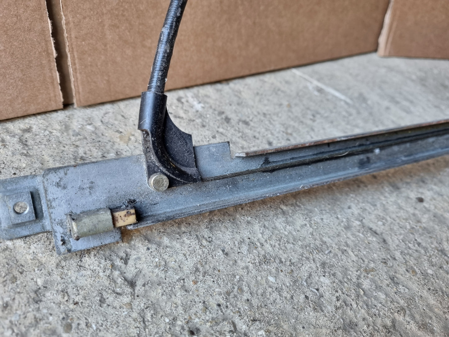 Genuine VW Early T4 Van FRONT WINDOW Winder LIFTER MECH Regulator KUO 701837501