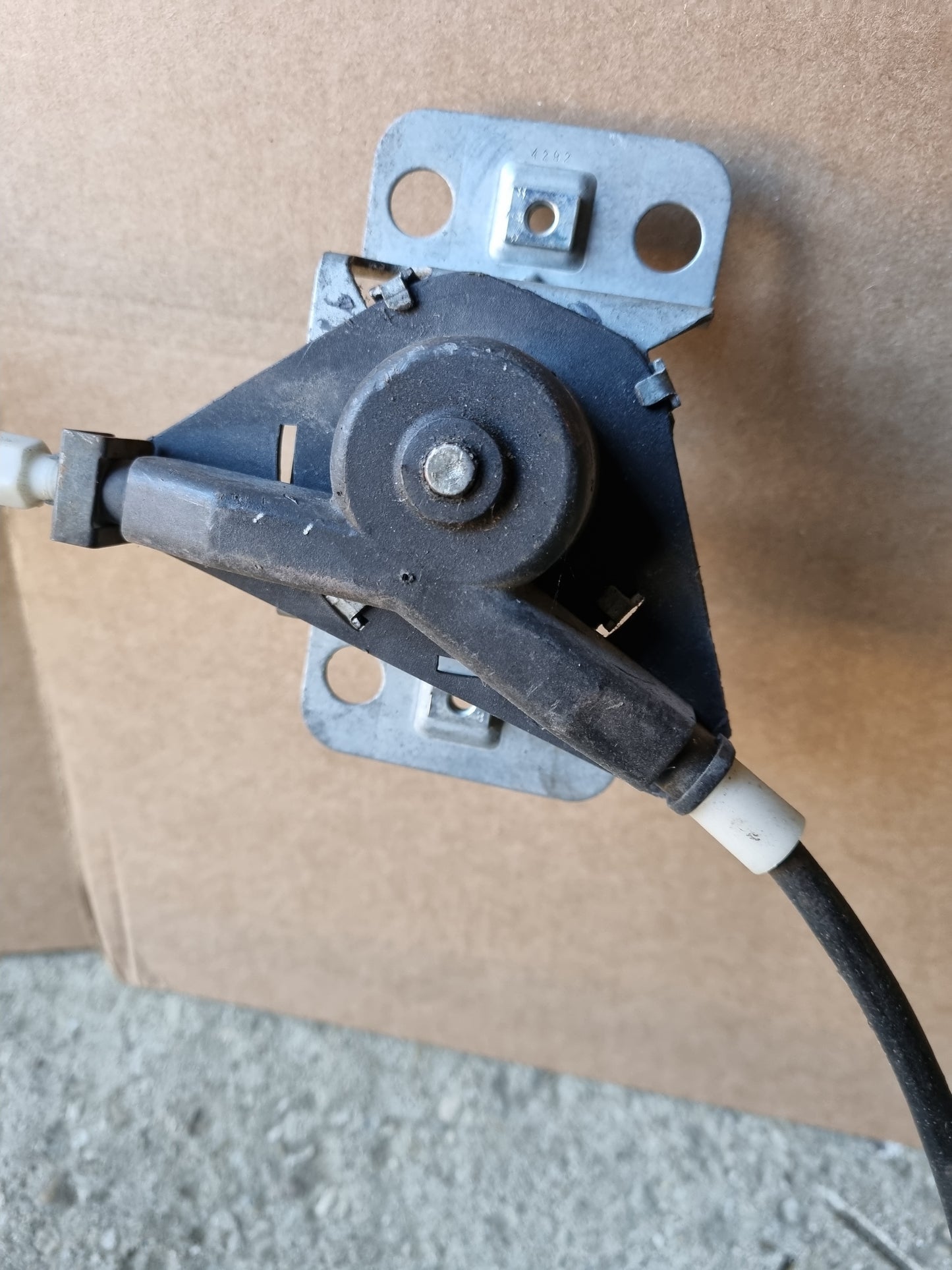 Genuine VW Early T4 Van FRONT WINDOW Winder LIFTER MECH Regulator KUO 701837501