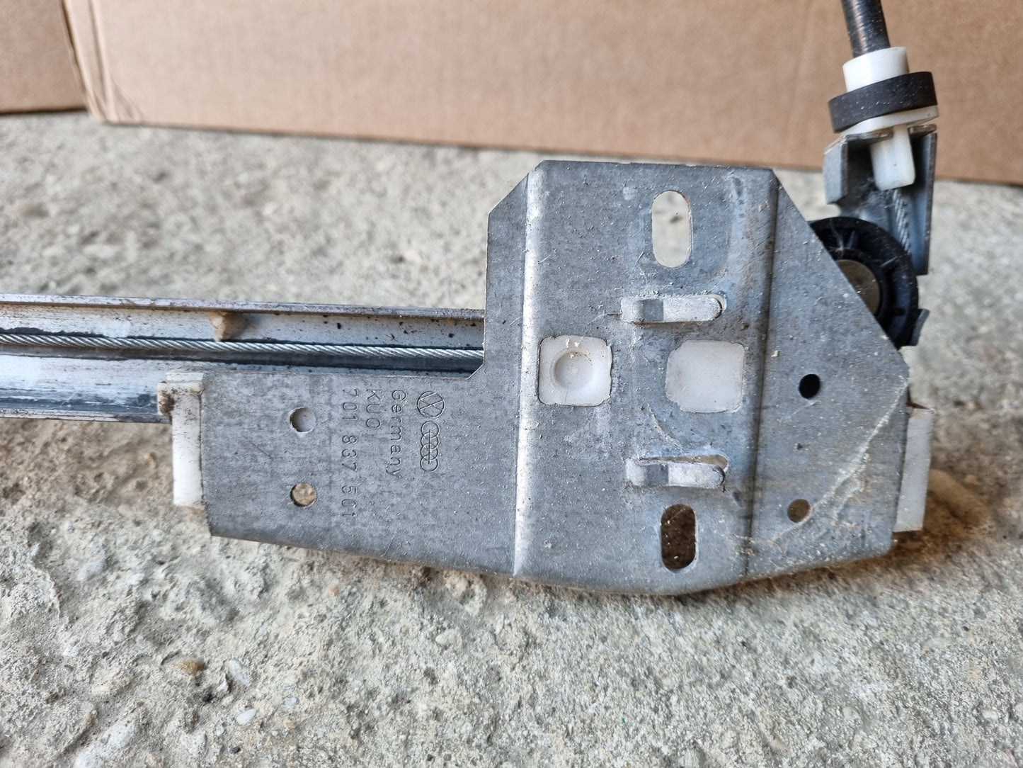 Genuine VW Early T4 Van FRONT WINDOW Winder LIFTER MECH Regulator KUO 701837501