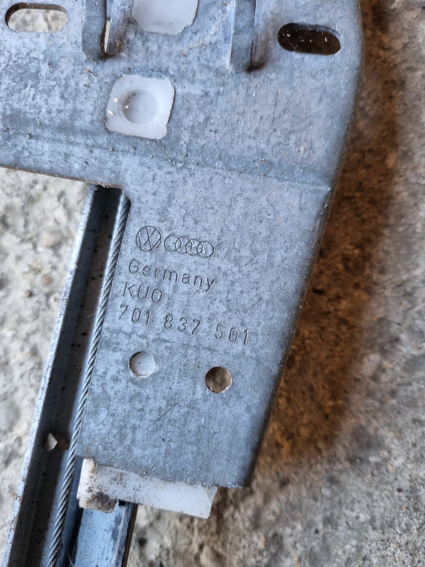 Genuine VW Early T4 Van FRONT WINDOW Winder LIFTER MECH Regulator KUO 701837501