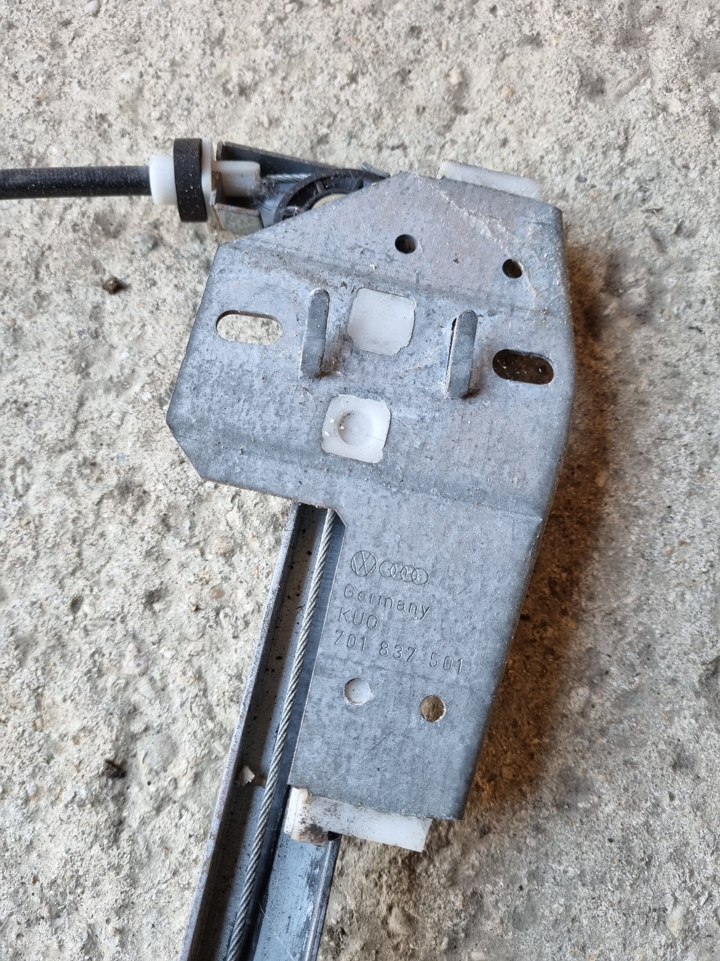 Genuine VW Early T4 Van FRONT WINDOW Winder LIFTER MECH Regulator KUO 701837501