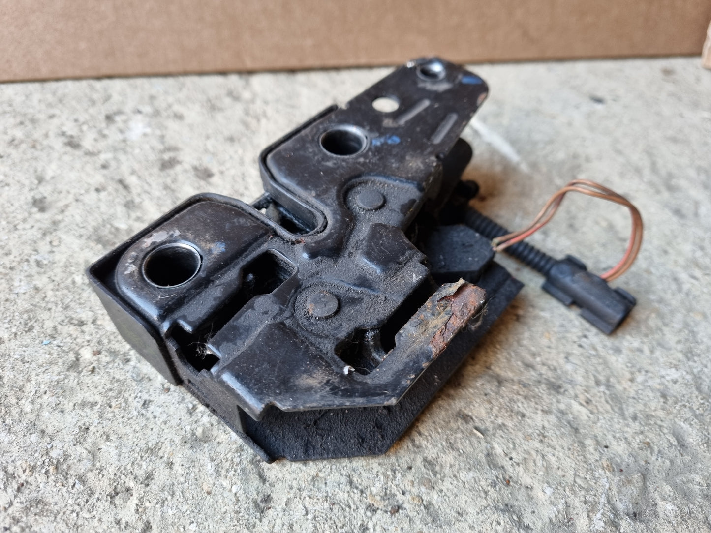 Volkswagen VW T5 Transporter Caravelle Campervan Bonnet Latch Catch 7H0823509
