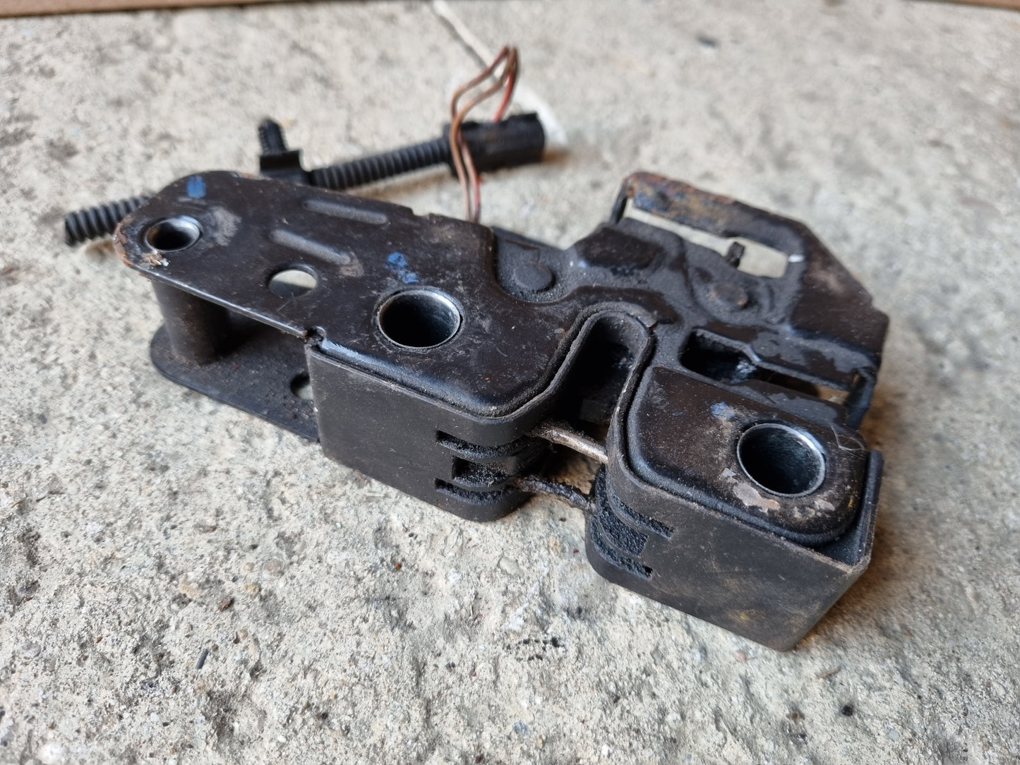 Volkswagen VW T5 Transporter Caravelle Campervan Bonnet Latch Catch 7H0823509