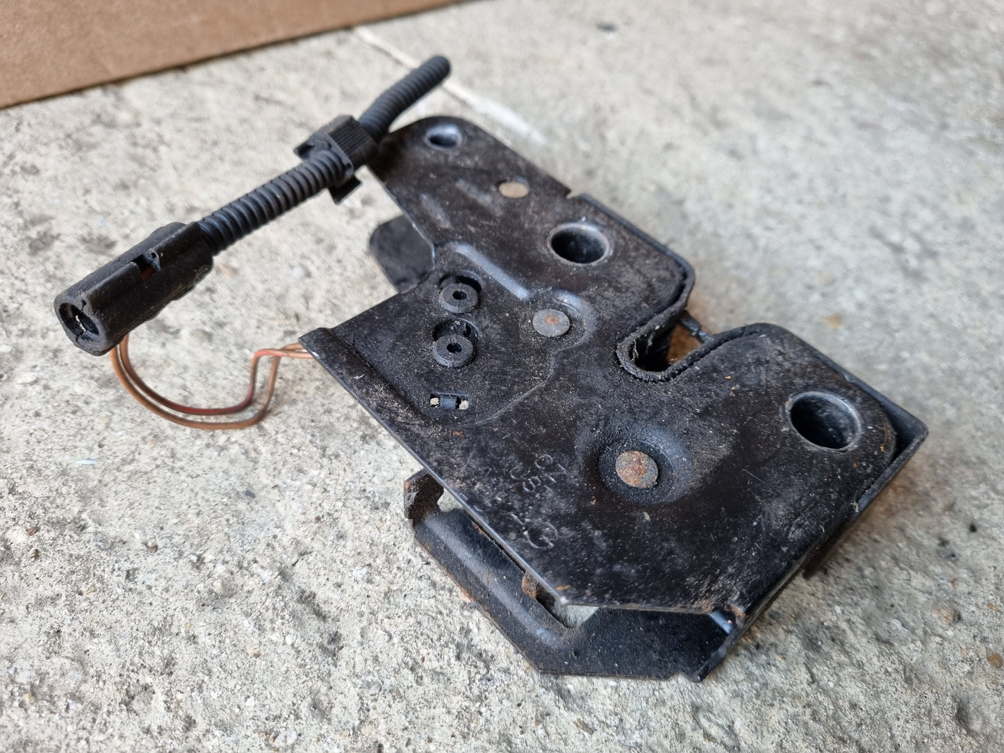 Volkswagen VW T5 Transporter Caravelle Campervan Bonnet Latch Catch 7H0823509