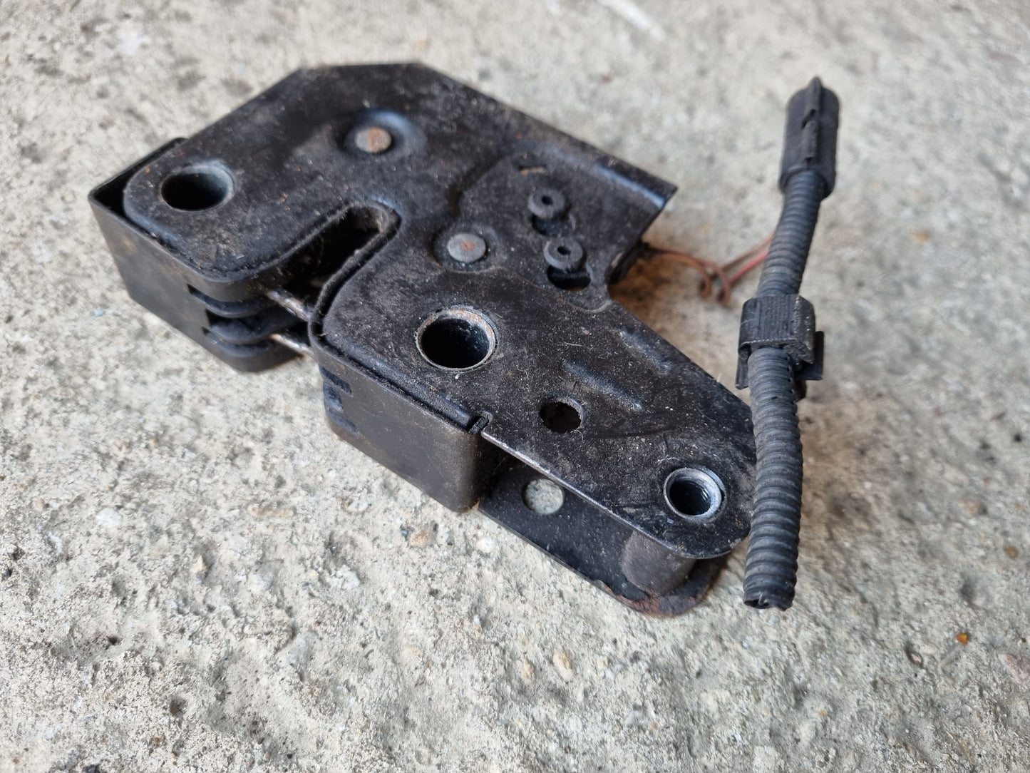 Volkswagen VW T5 Transporter Caravelle Campervan Bonnet Latch Catch 7H0823509