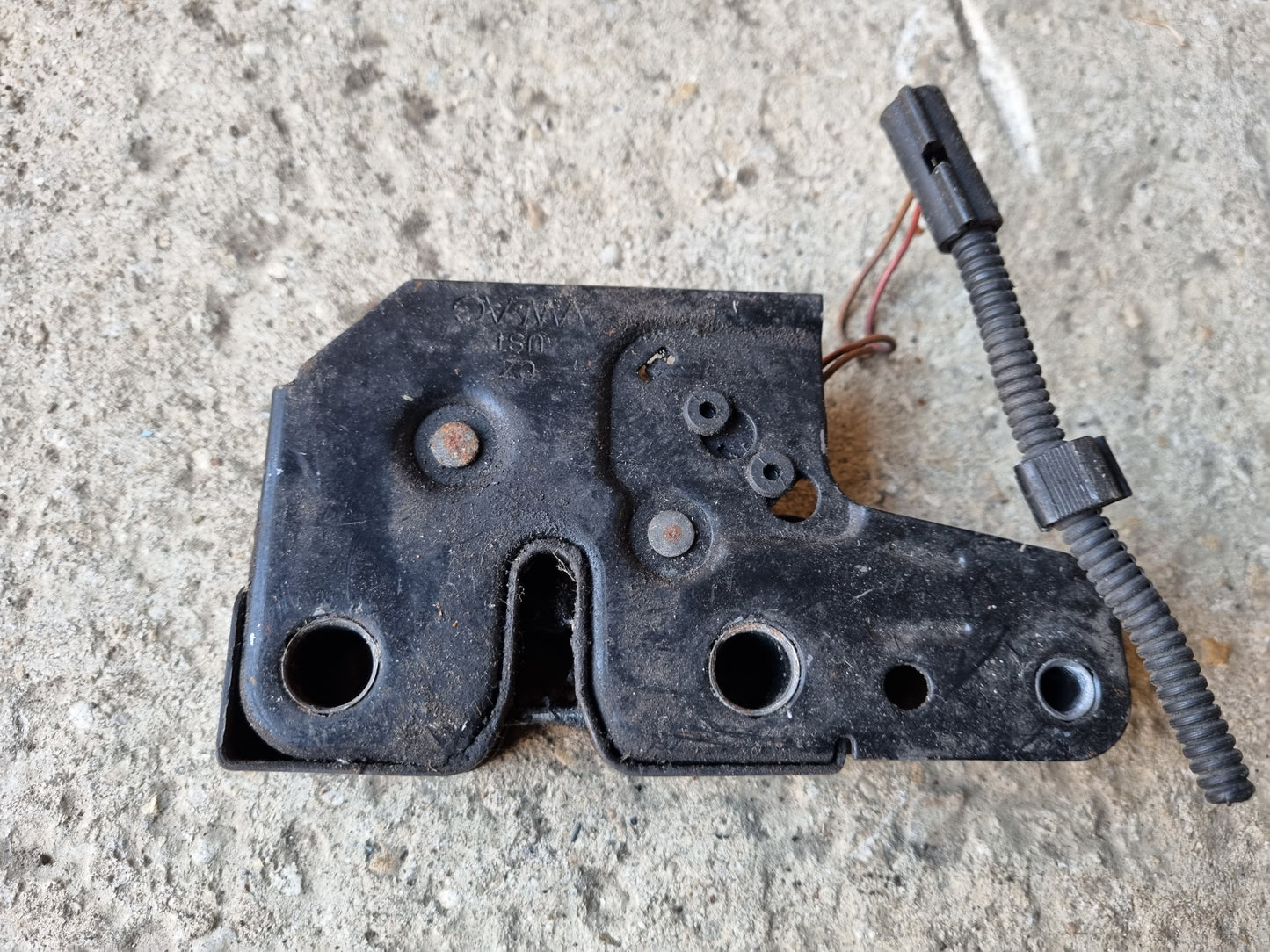 Volkswagen VW T5 Transporter Caravelle Campervan Bonnet Latch Catch 7H0823509