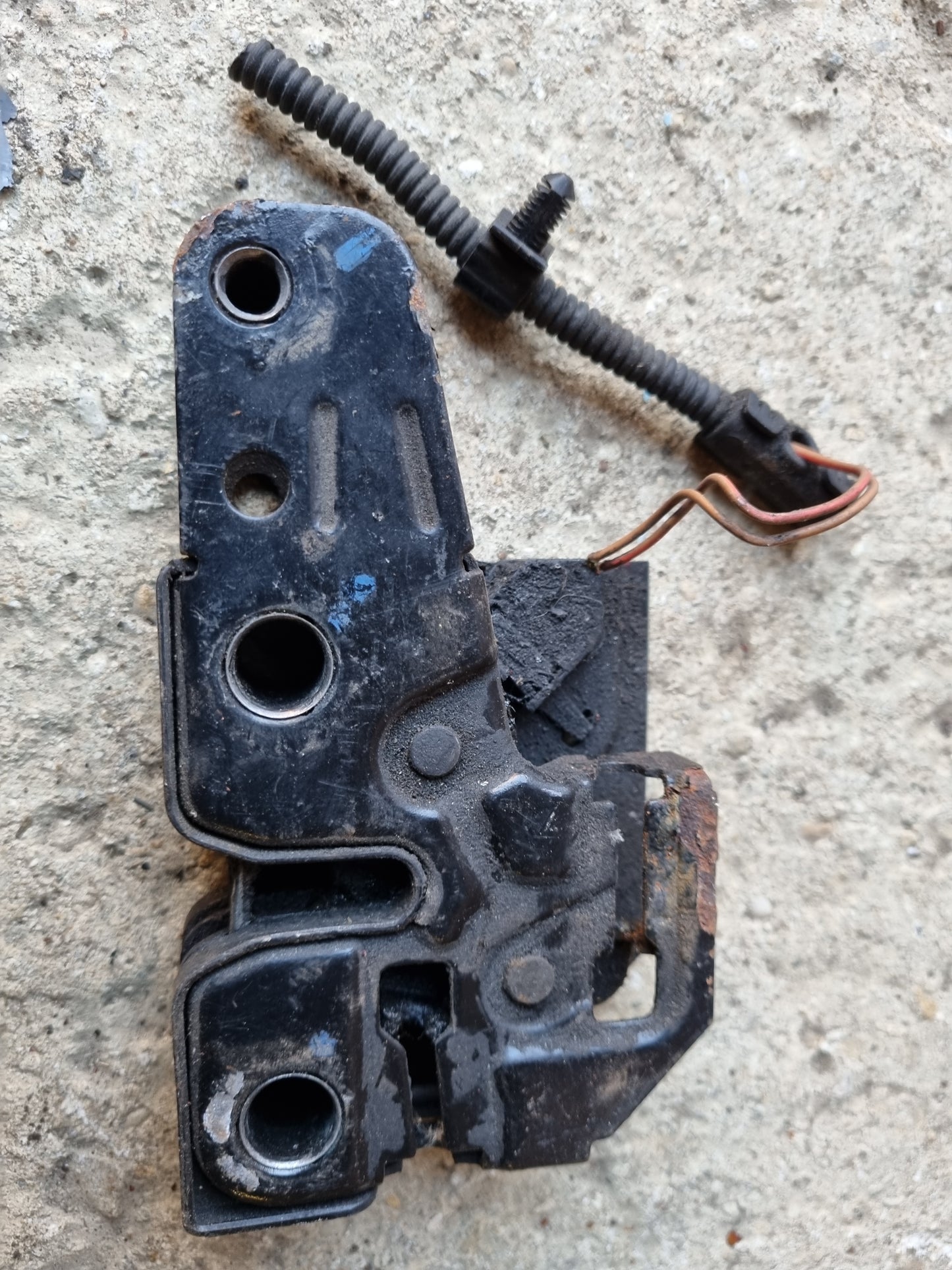 Volkswagen VW T5 Transporter Caravelle Campervan Bonnet Latch Catch 7H0823509