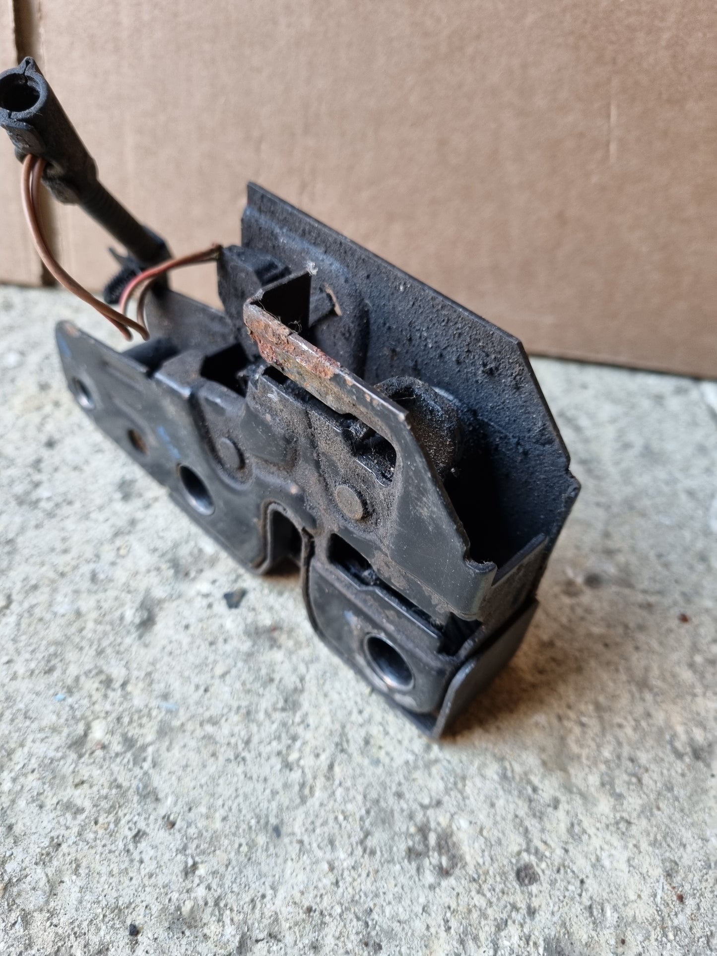 Volkswagen VW T5 Transporter Caravelle Campervan Bonnet Latch Catch 7H0823509