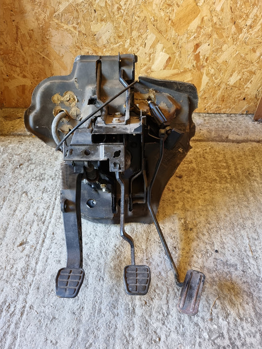 1995 96 VW T4 TRANSPORTER ACCELERATOR THROTTLE CLUTCH BRAKE PEDAL BOX Complete