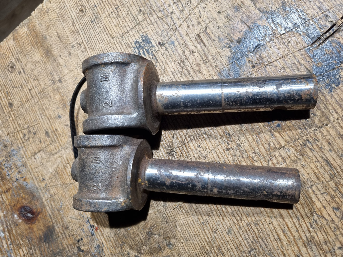 NOS VW splitscreen camper split bus front axle beam spindle upper king pin pair