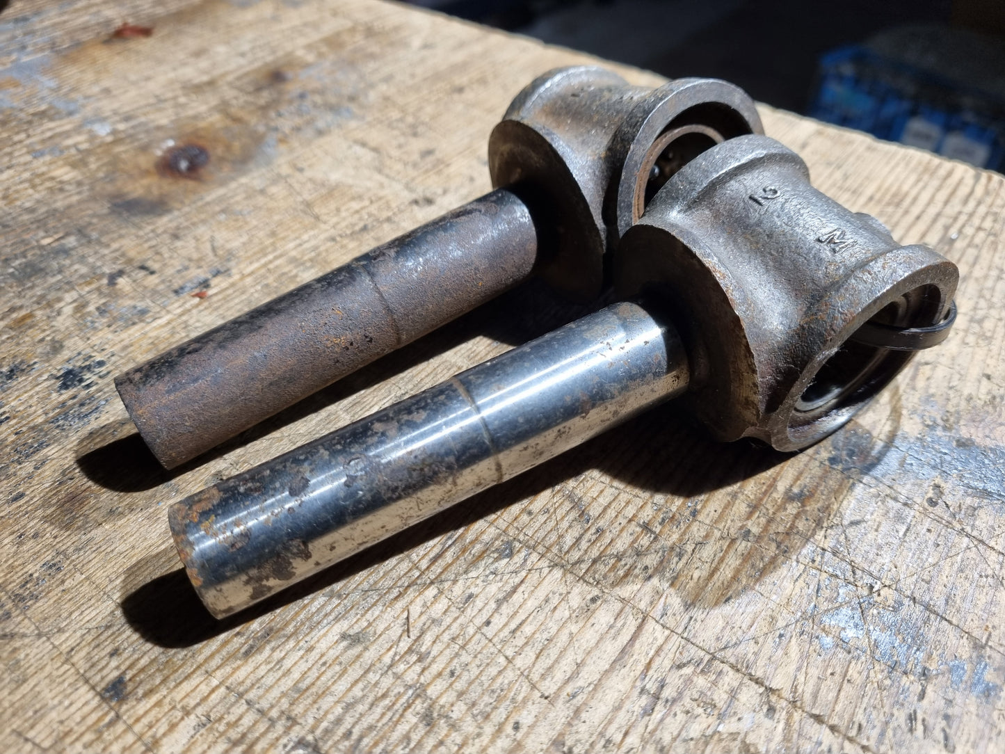 NOS VW splitscreen camper split bus front axle beam spindle upper king pin pair