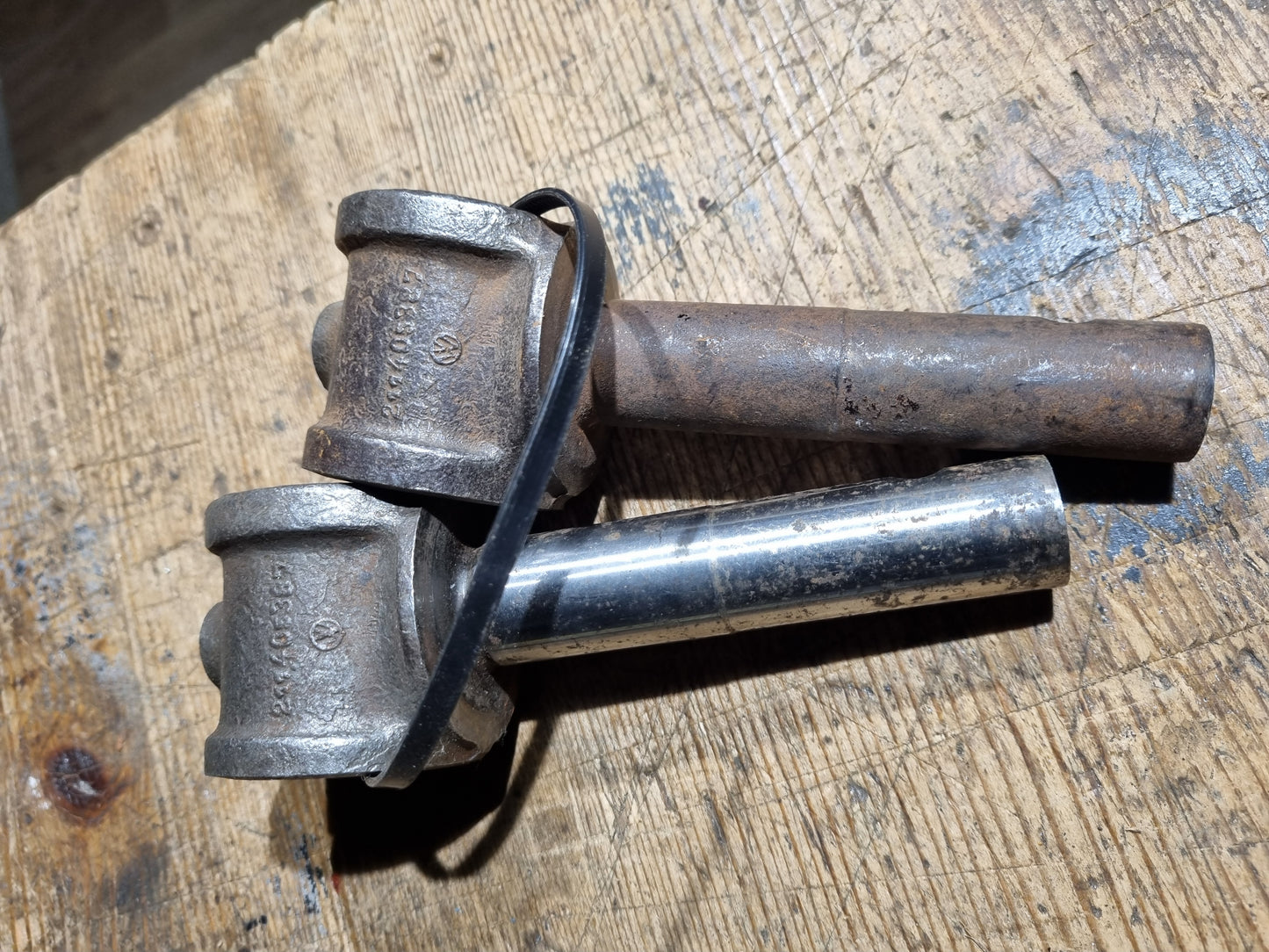 NOS VW splitscreen camper split bus front axle beam spindle upper king pin pair