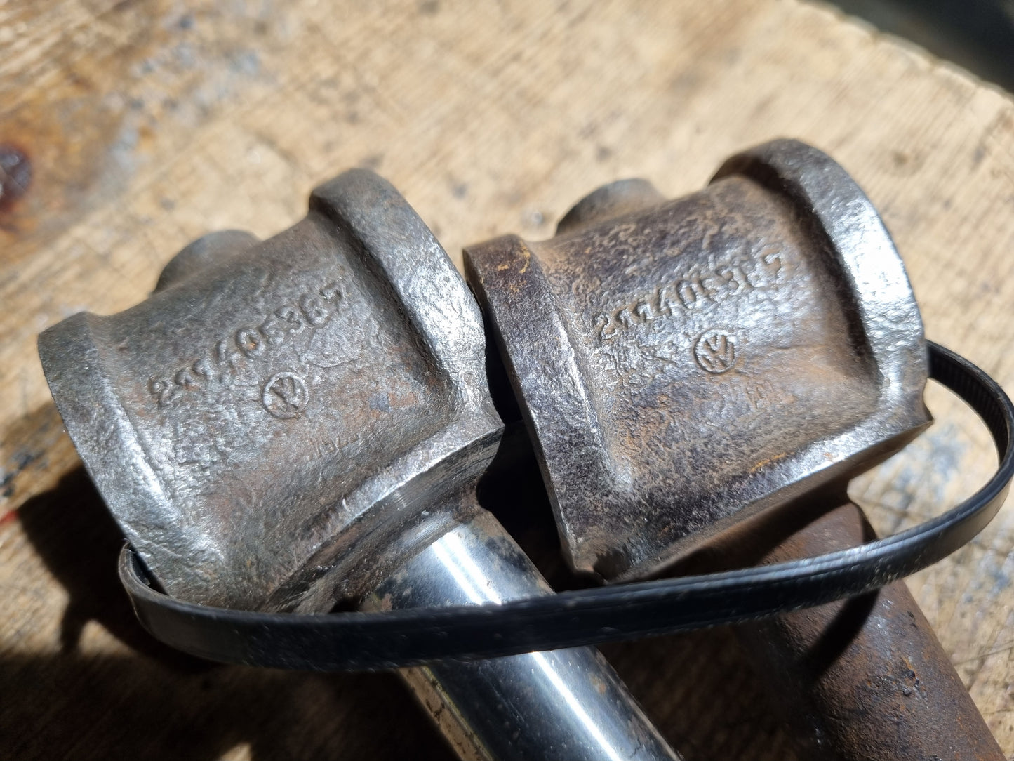 NOS VW splitscreen camper split bus front axle beam spindle upper king pin pair