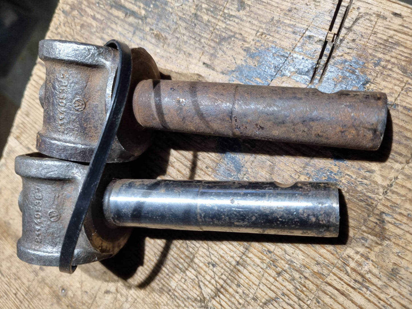 NOS VW splitscreen camper split bus front axle beam spindle upper king pin pair