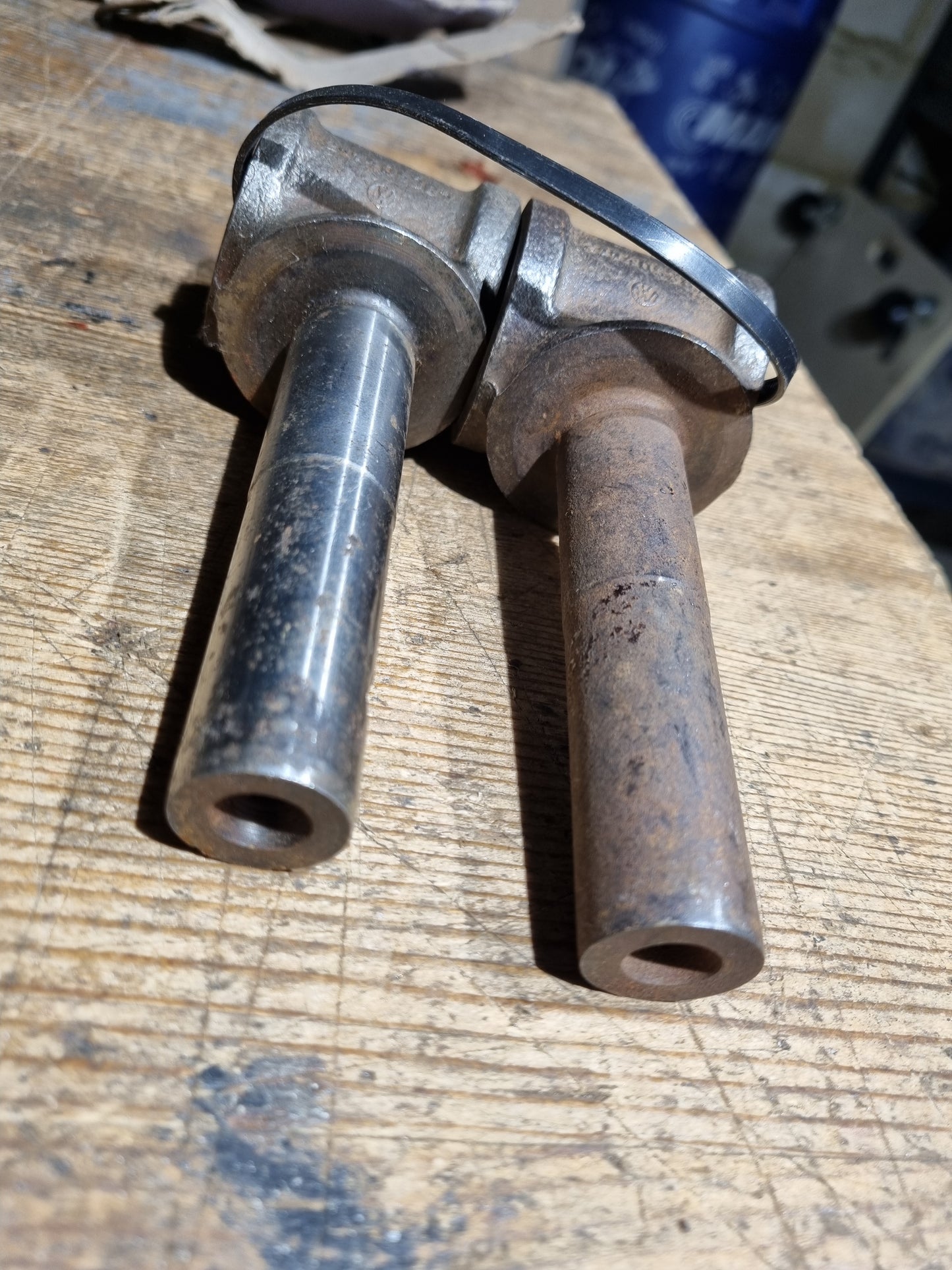 NOS VW splitscreen camper split bus front axle beam spindle upper king pin pair
