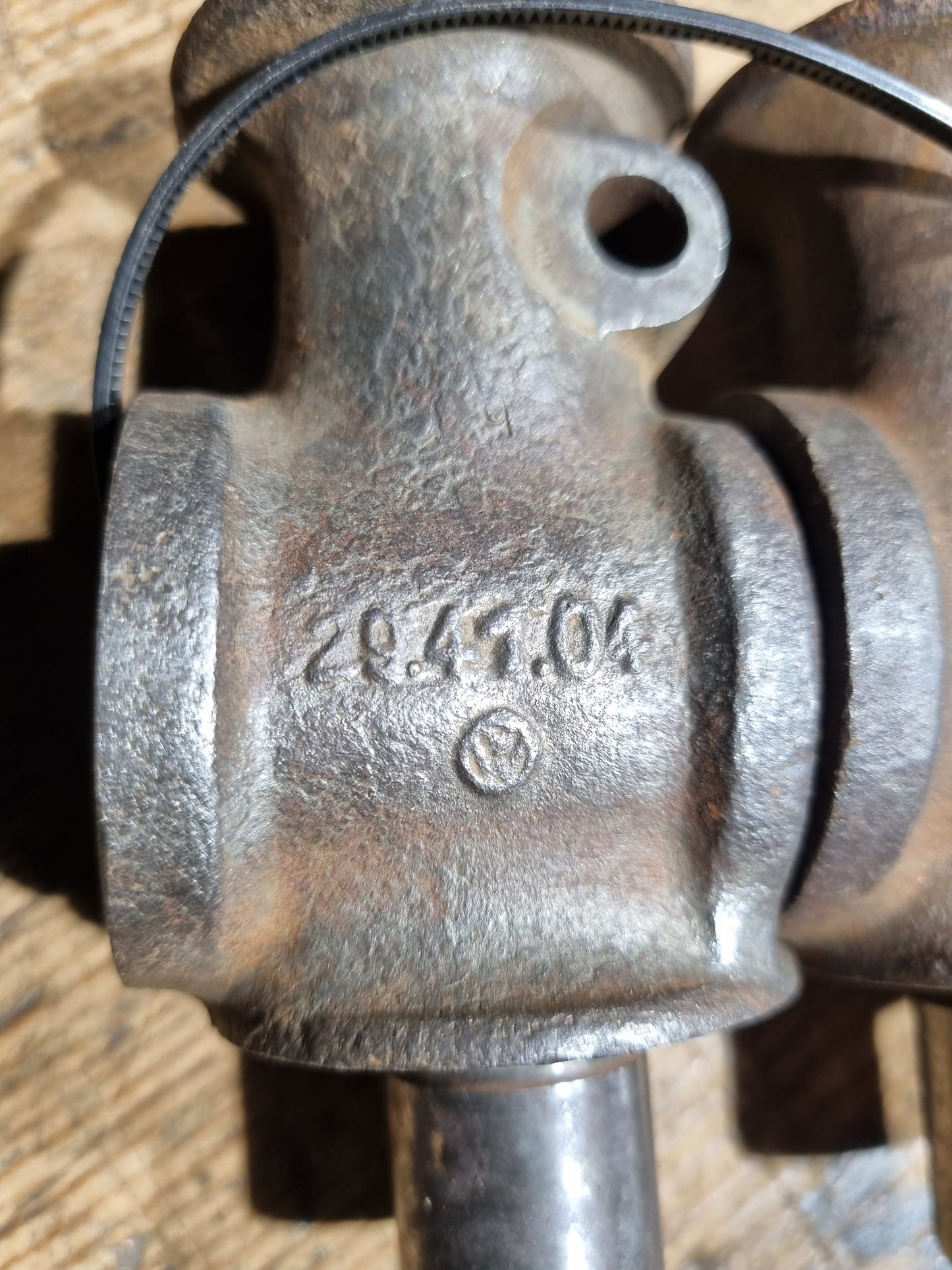 NOS VW split bus front axle spindle lower king pin pair 29 barndoor part number