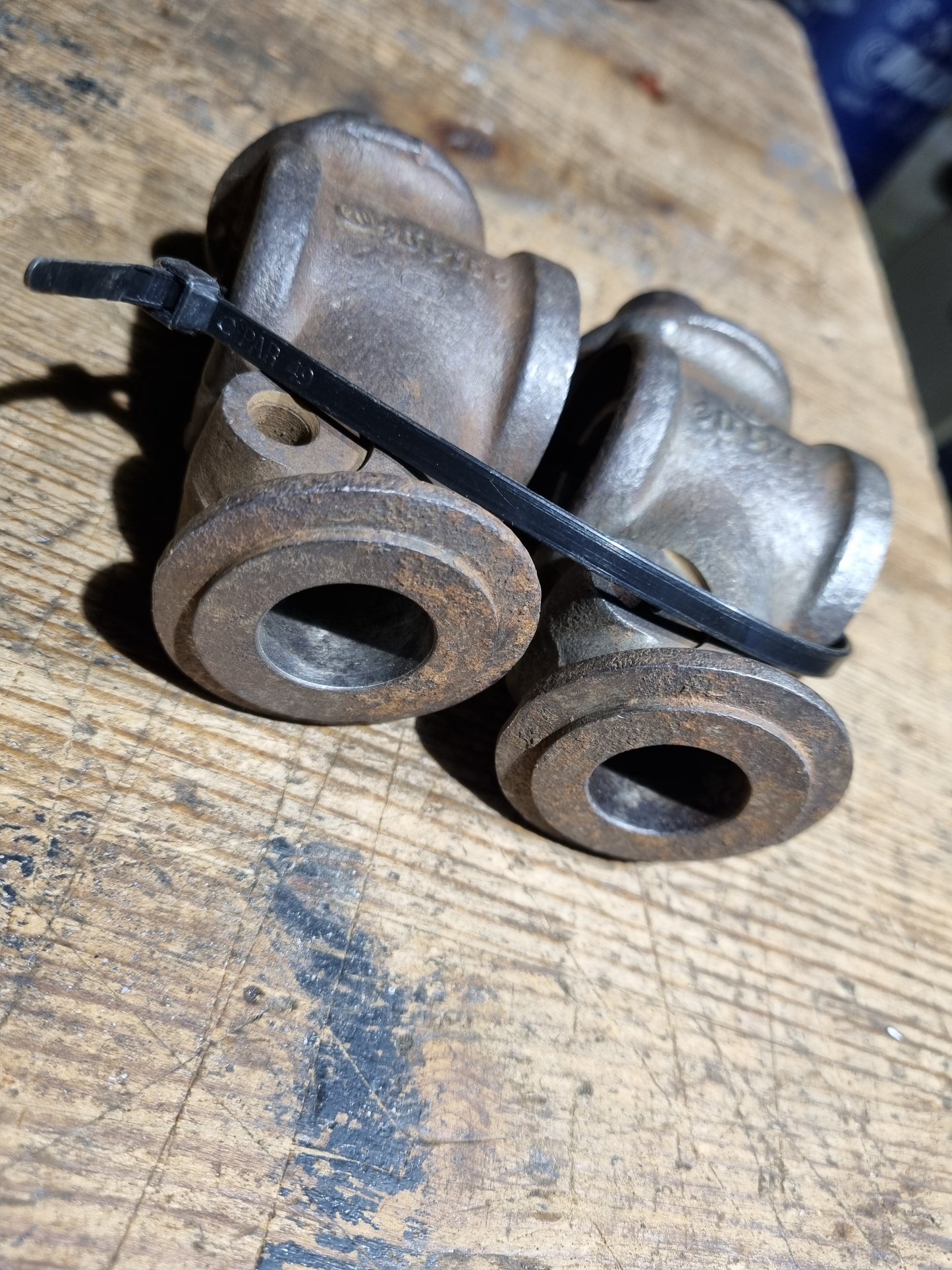 NOS VW split bus front axle spindle lower king pin pair 29 barndoor part number