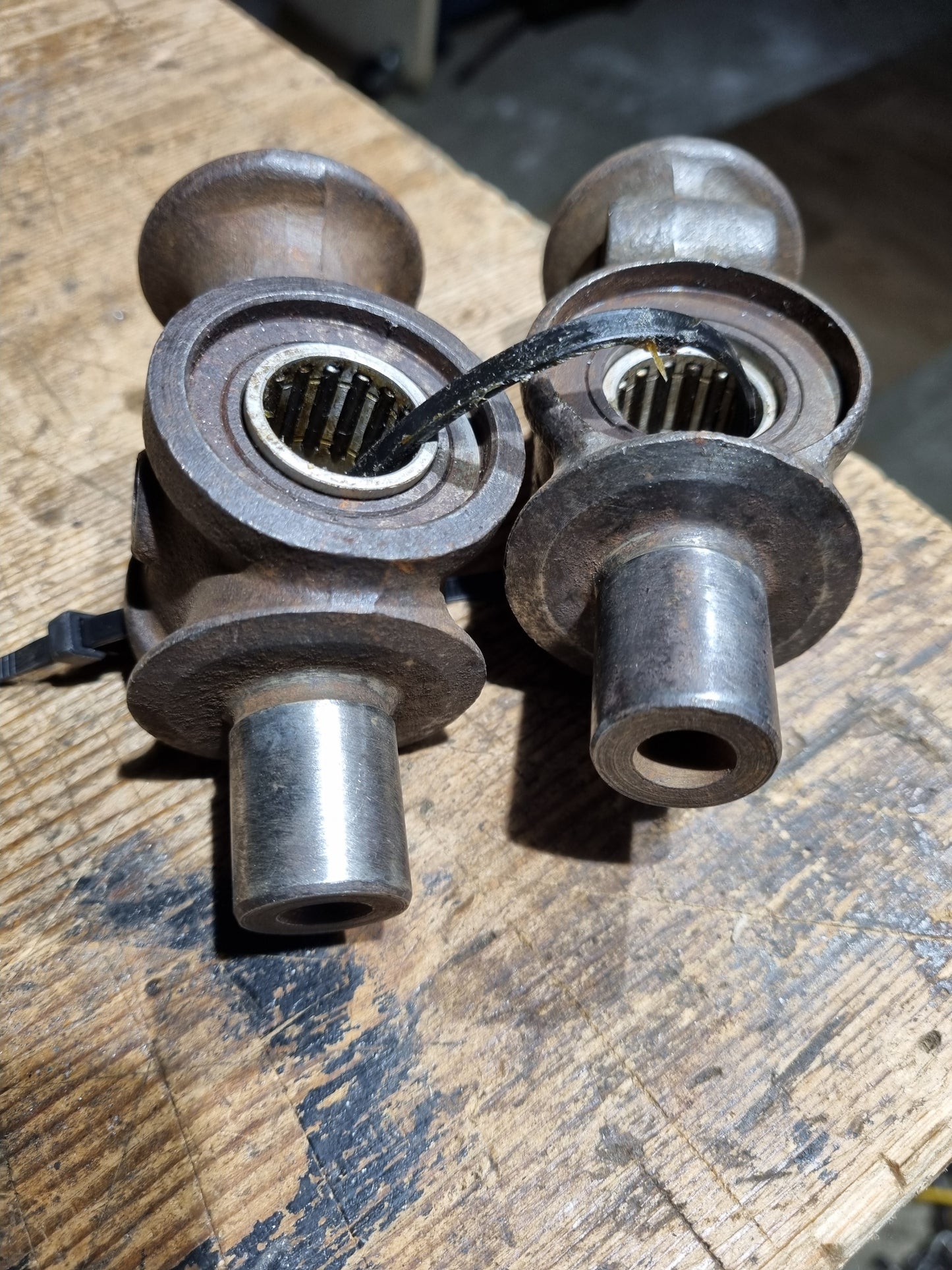 NOS VW split bus front axle spindle lower king pin pair 29 barndoor part number