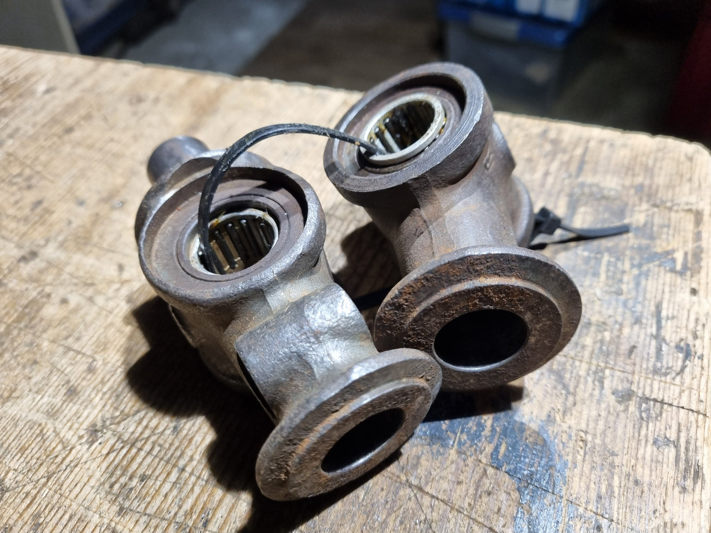 NOS VW split bus front axle spindle lower king pin pair 29 barndoor part number