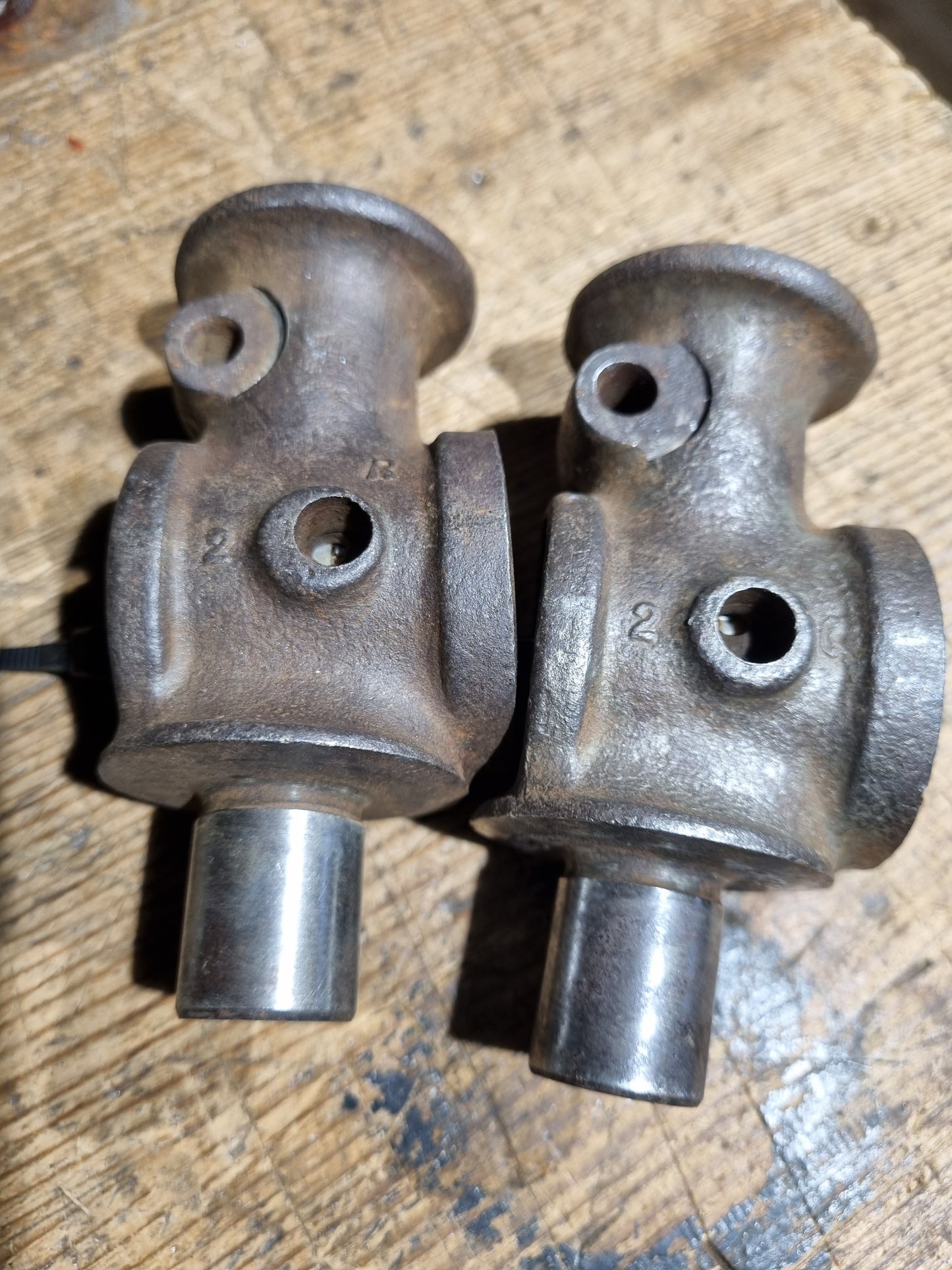 NOS VW split bus front axle spindle lower king pin pair 29 barndoor part number
