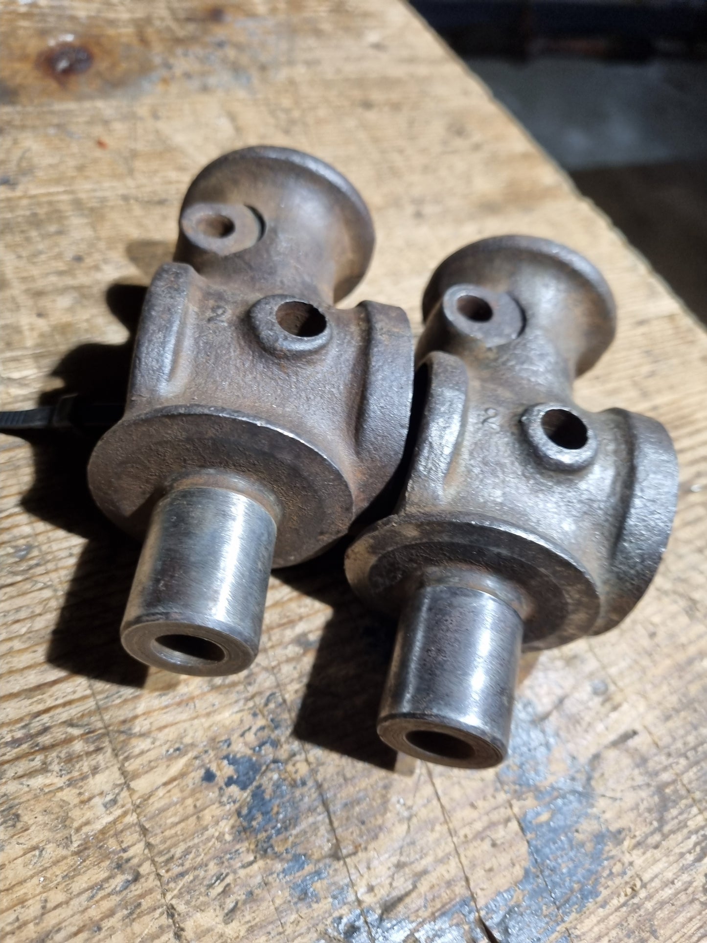 NOS VW split bus front axle spindle lower king pin pair 29 barndoor part number