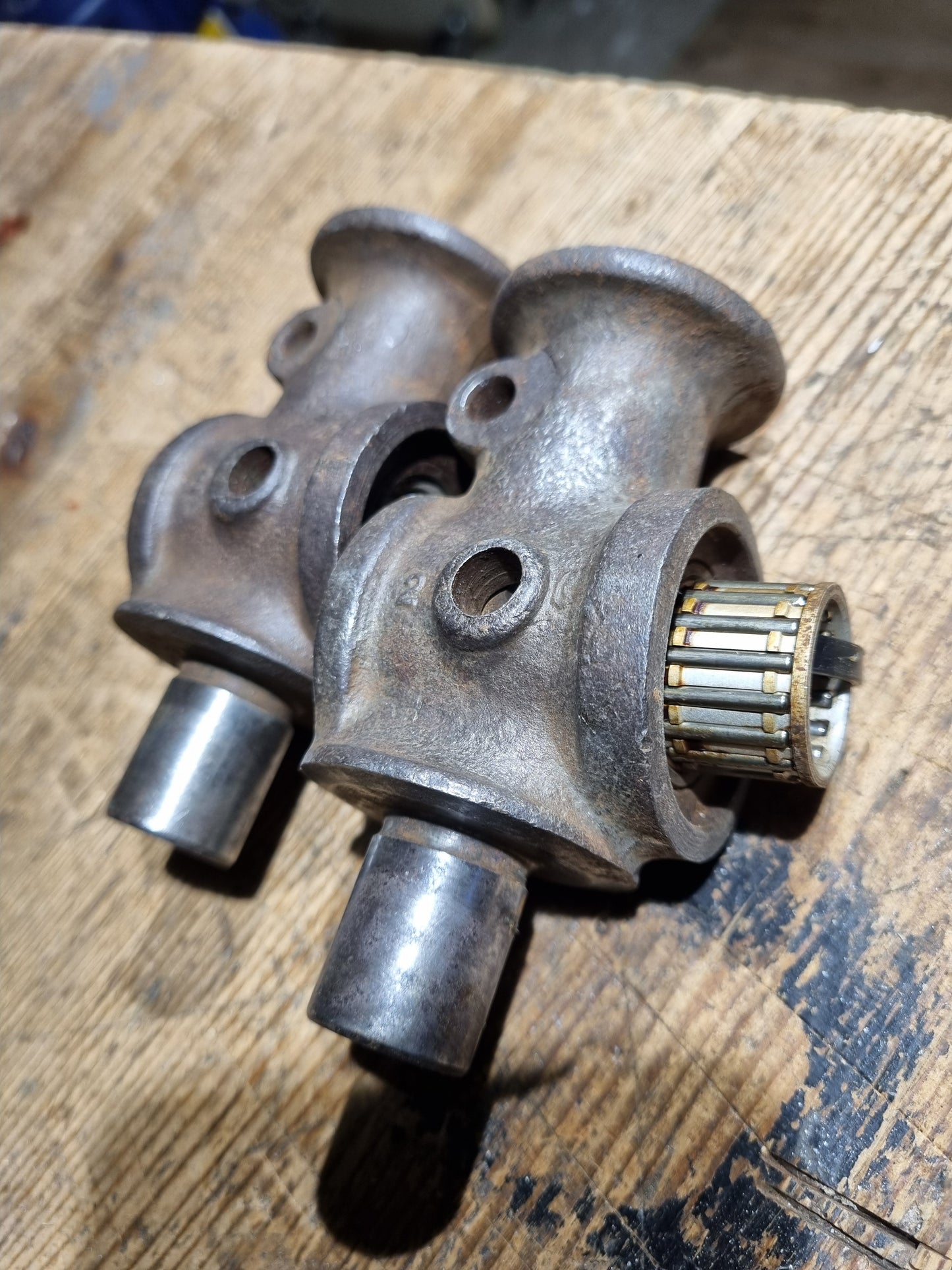 NOS VW split bus front axle spindle lower king pin pair 29 barndoor part number