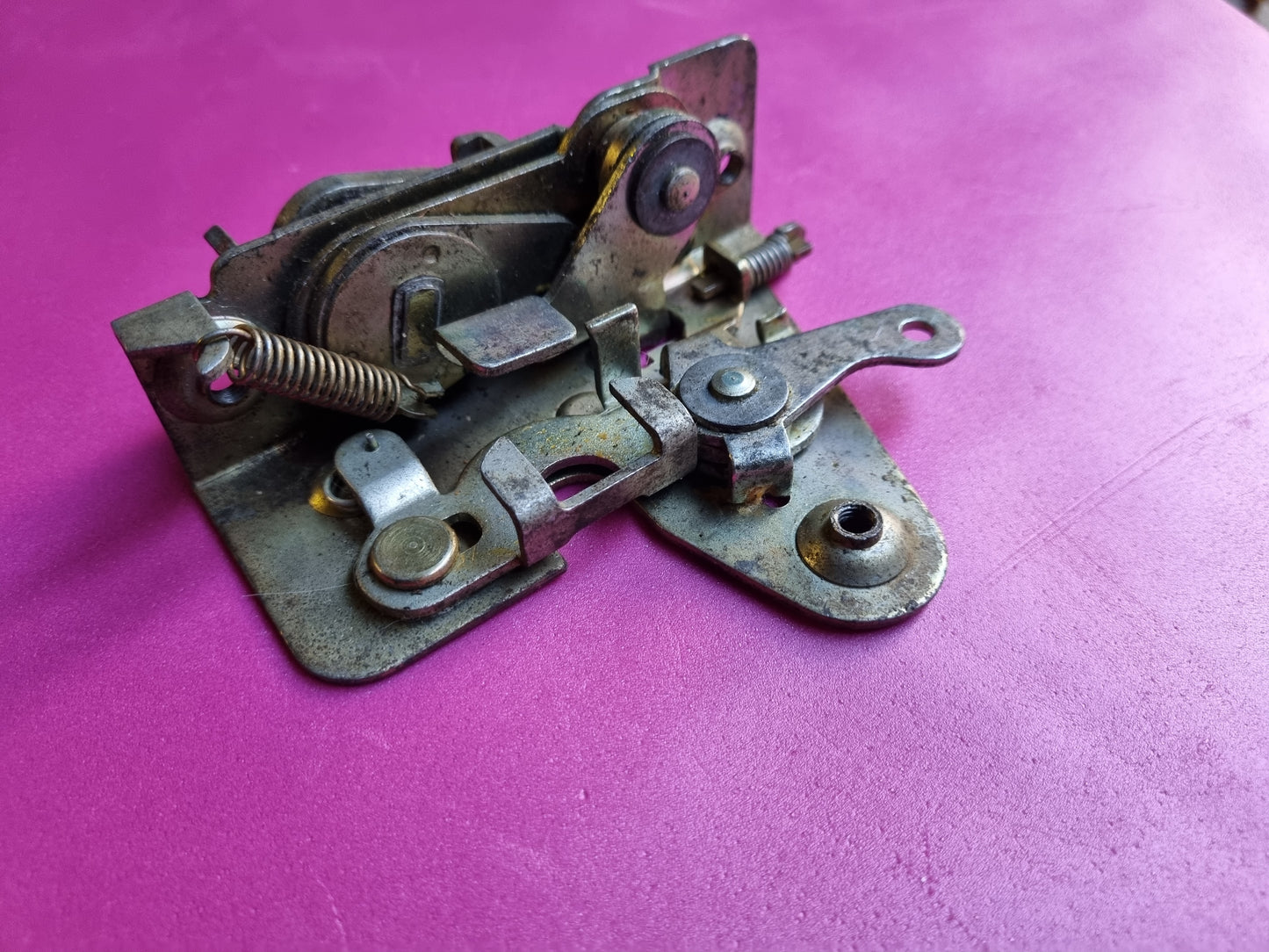 NOS VW 211 837 015 F Door lock latch left VW Type 2 T1 bus van rare 67 Only part