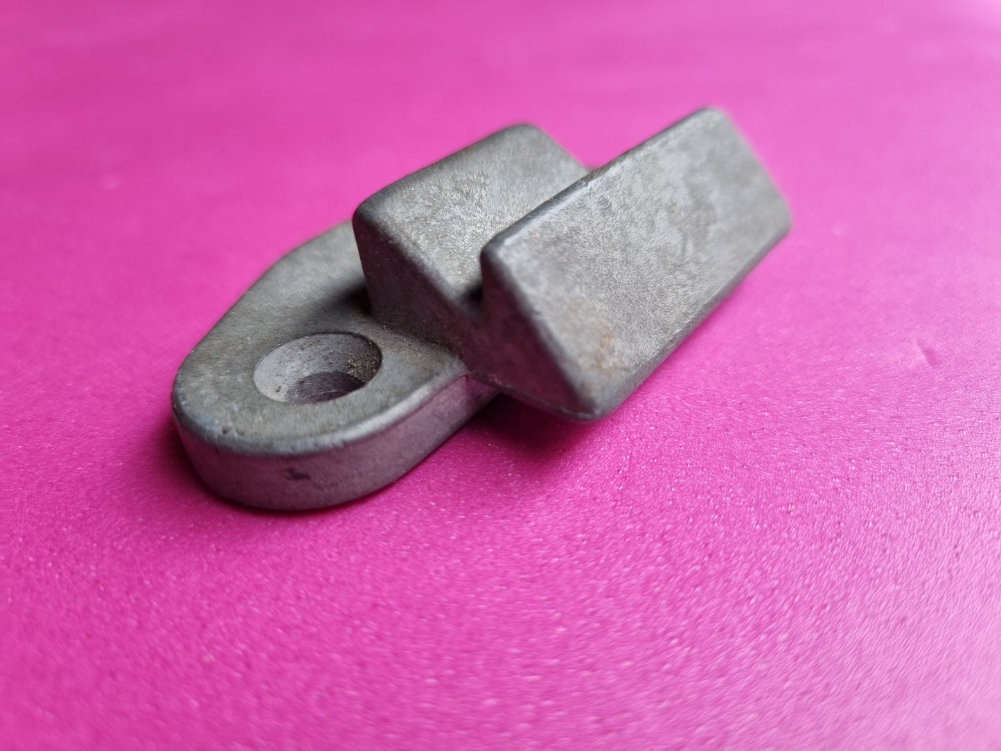 NOS VW Splitscreen van bus Front Cab Door Lock Striker Plate LEFT 211 837 295 C