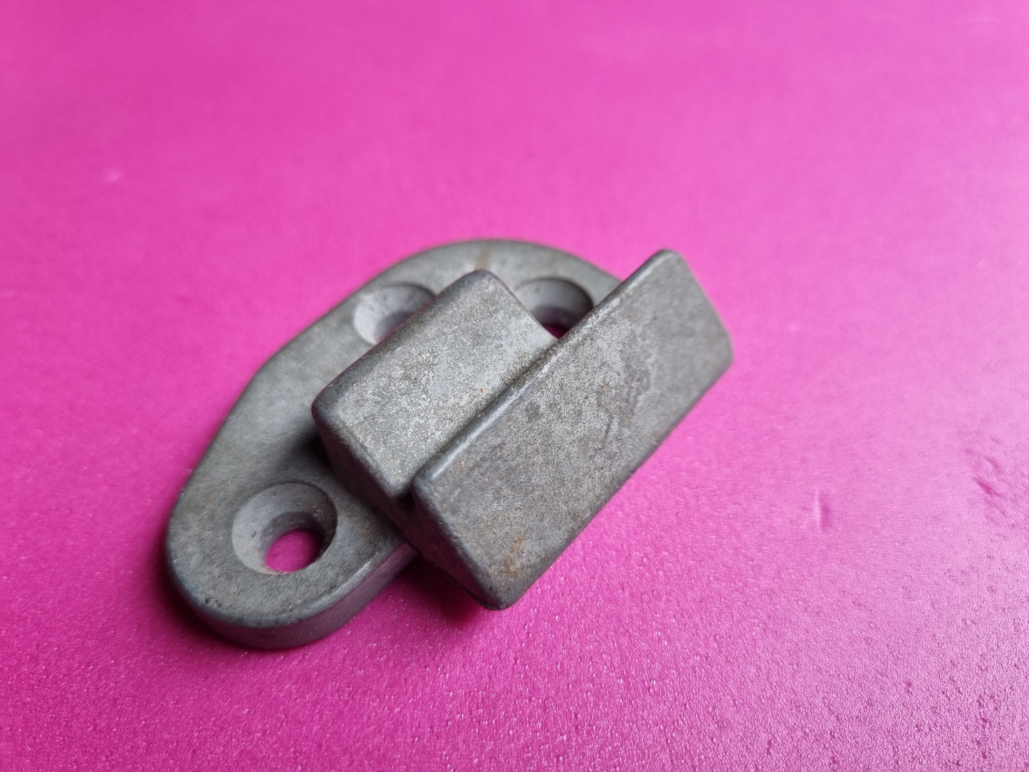 NOS VW Splitscreen van bus Front Cab Door Lock Striker Plate LEFT 211 837 295 C