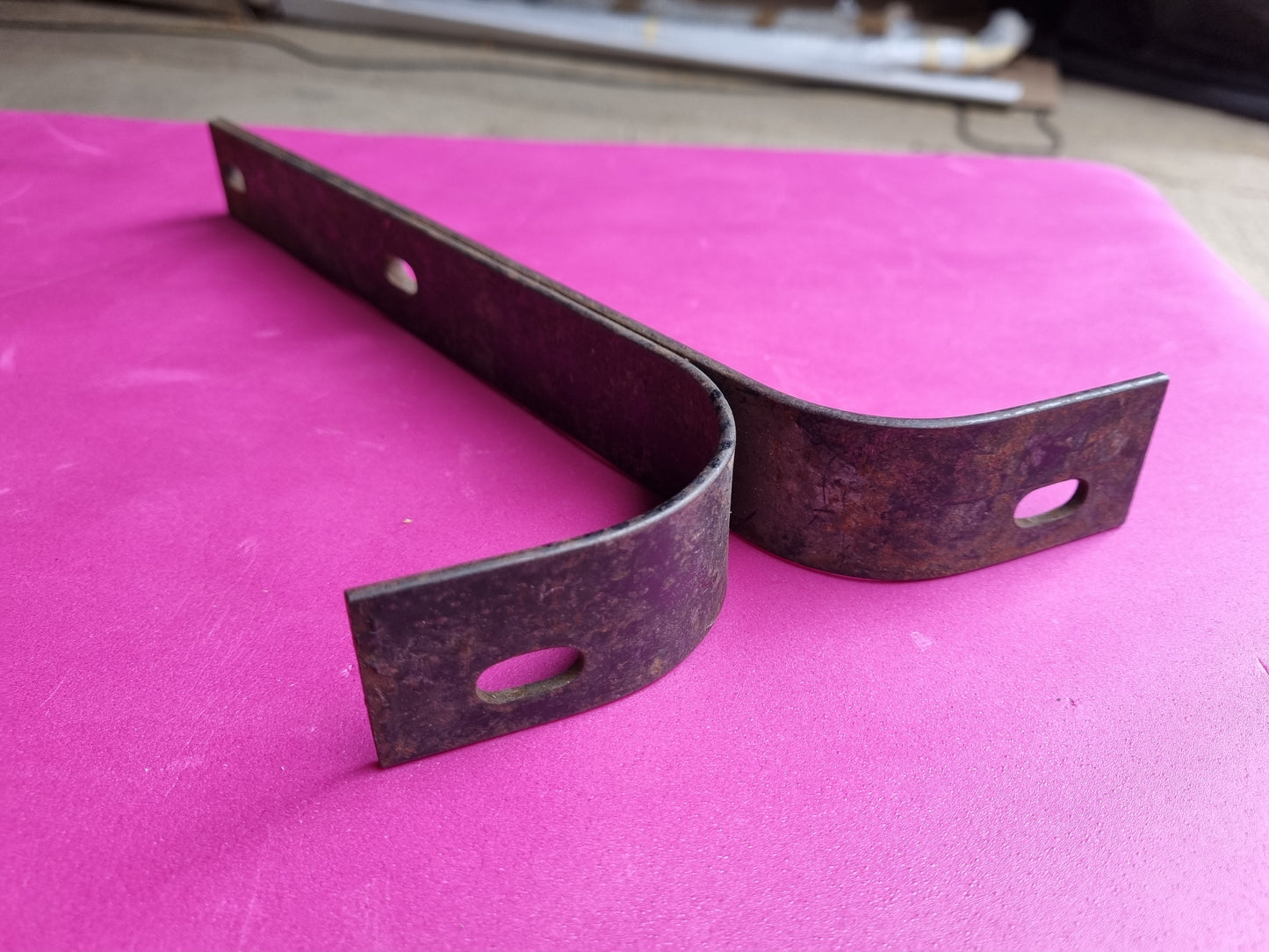 NOS VW Type 2 Splitscreen Bus Bulli Barndoor Bumper mount hanger bracket