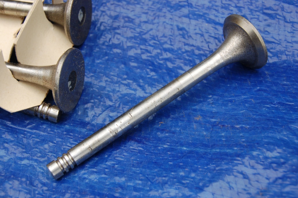 Genuine Original NOS VW Boxed Engine Exhaust Valves x 4