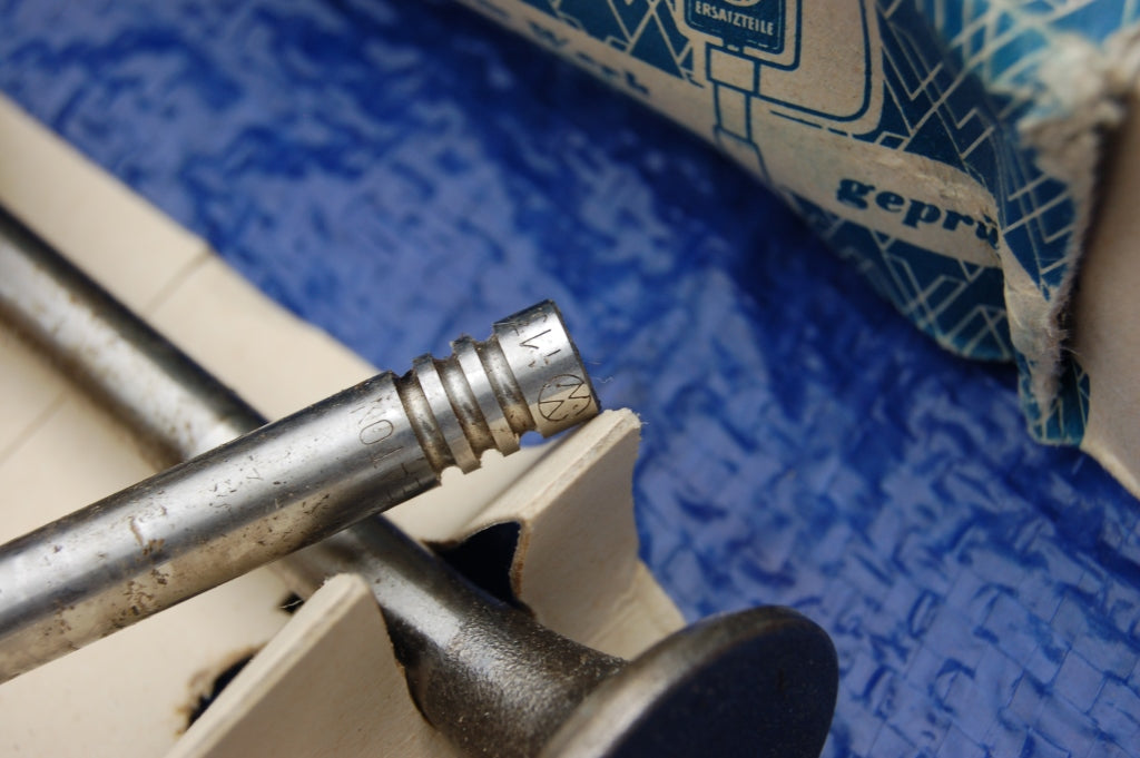 Genuine Original NOS VW Boxed Engine Exhaust Valves x 4