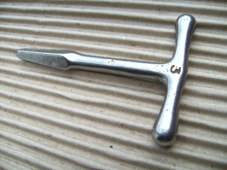 Engine lid and fuel flap church key for VW Splitscreen camper van bus Type 2