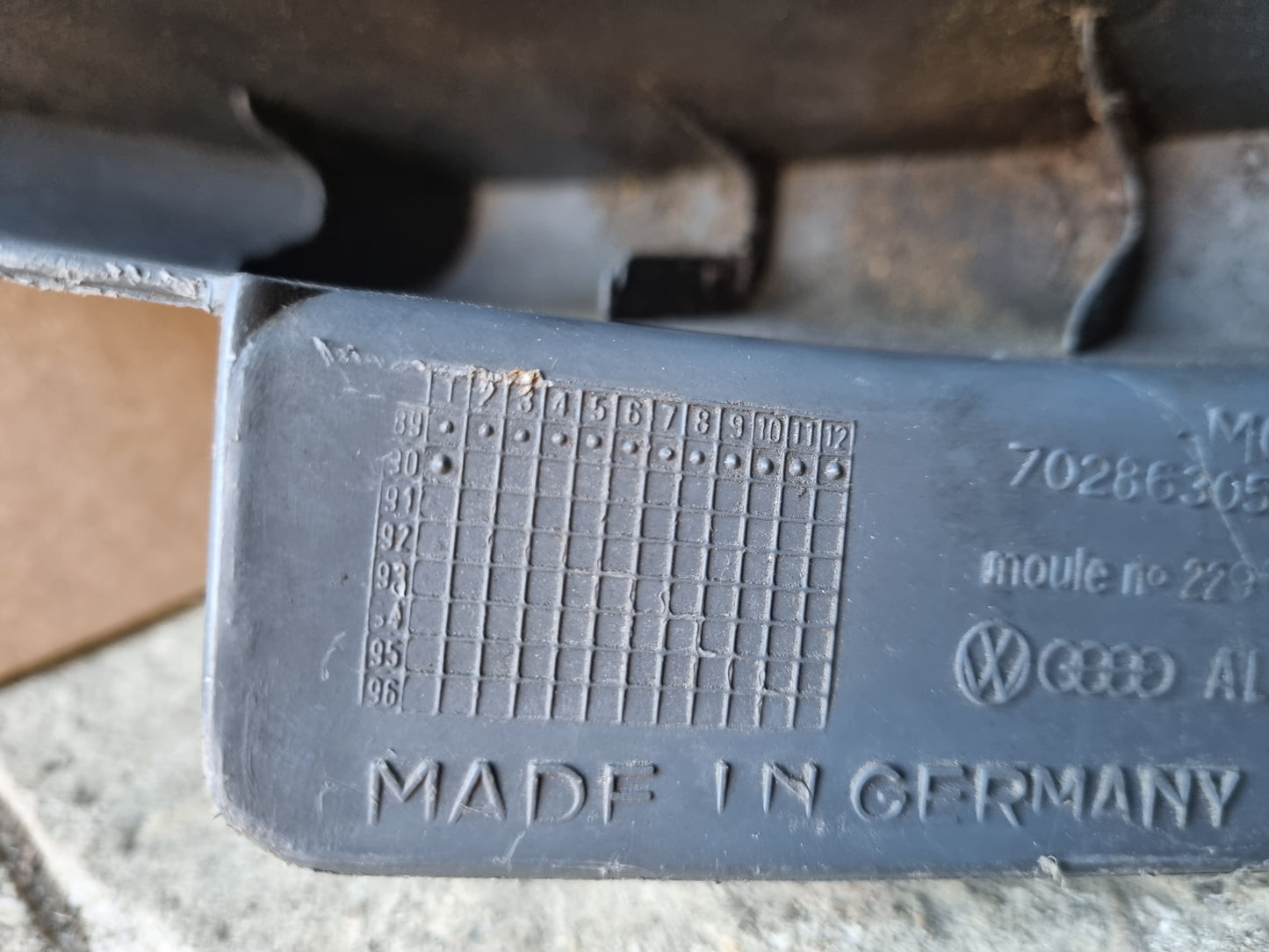 VW VAG Very Early T4 Transporter Van Fusebox Trim Cover Pocket with fuse layout