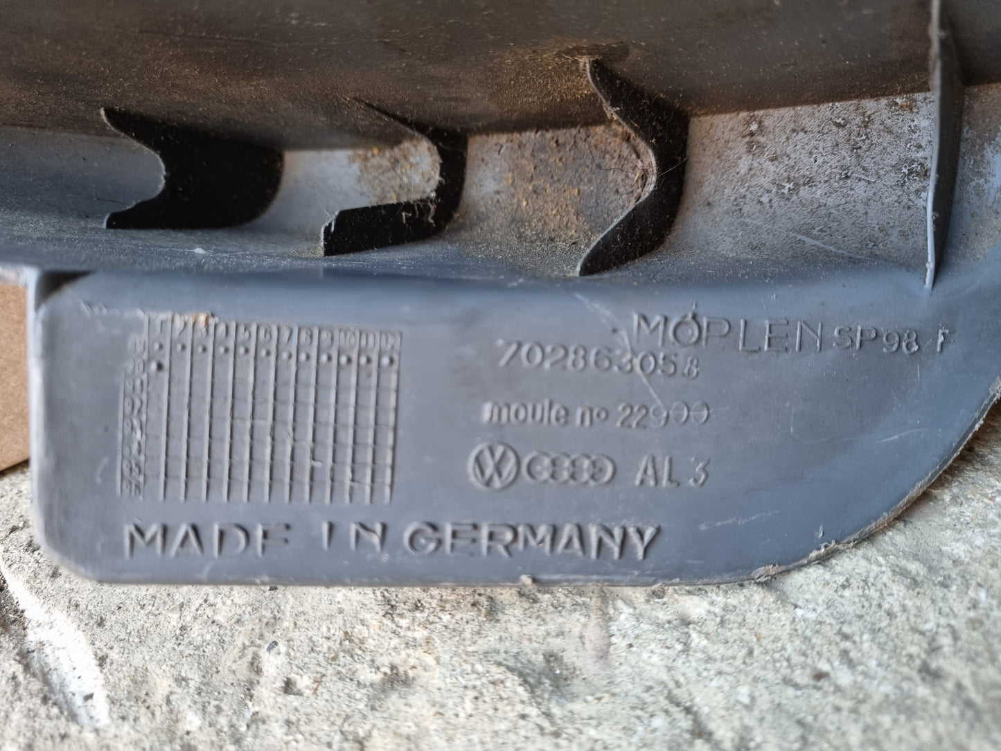 VW VAG Very Early T4 Transporter Van Fusebox Trim Cover Pocket with fuse layout