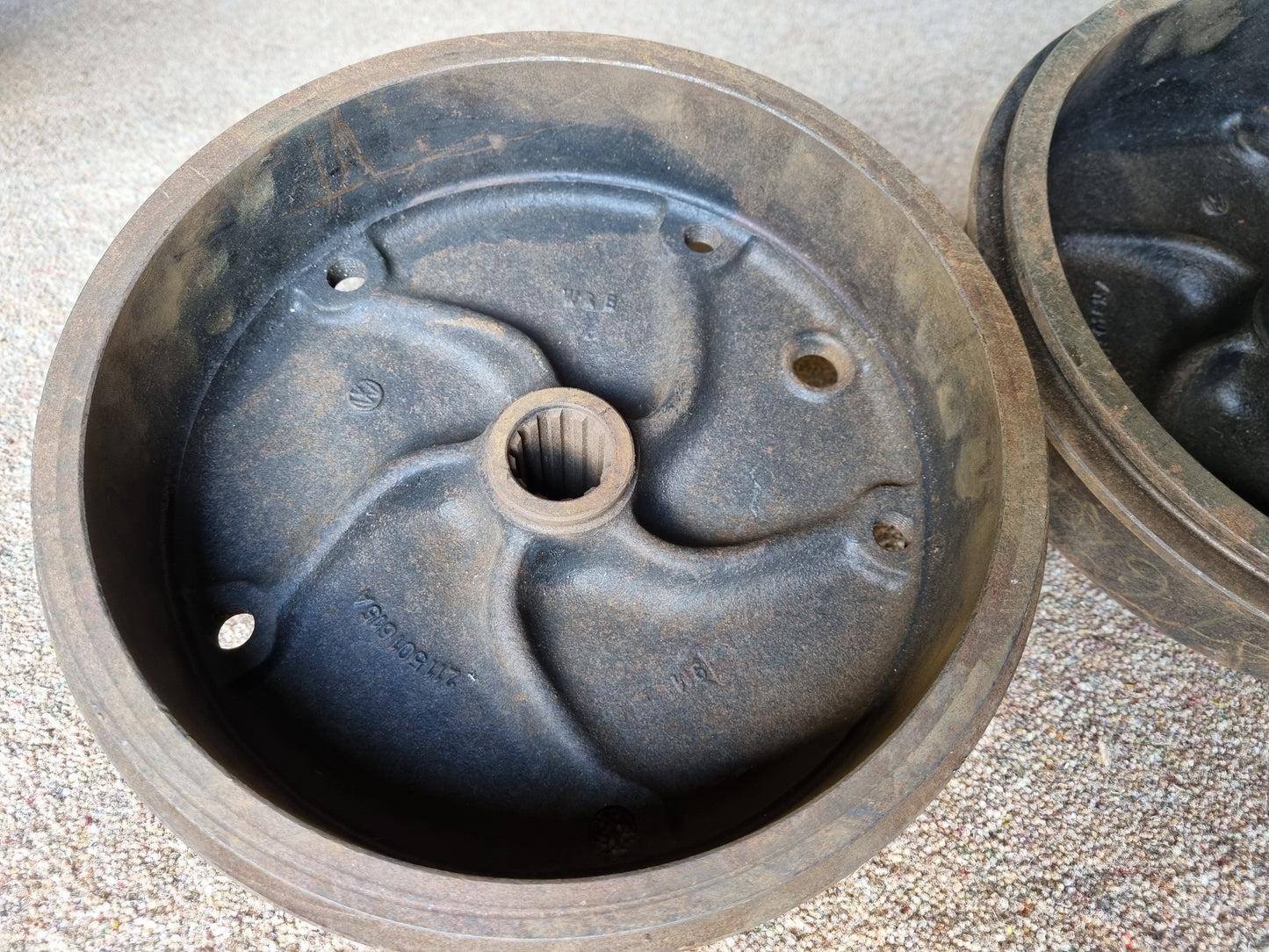 Genuine VW NOS Type 2 T1 Splitscreen Rear Brake drum pair wide 5x205 Trekker 181